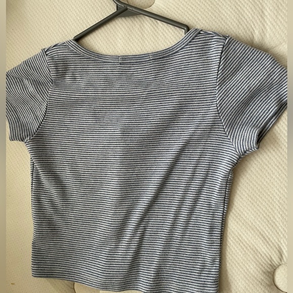 Brandy Melville button up t-shirt - Picture 3 of 3